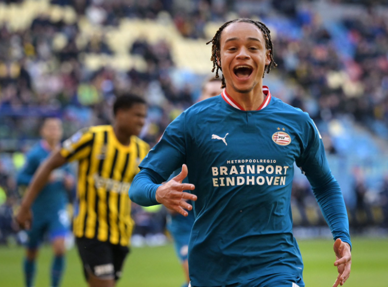 欧冠热刺大捷后：哈维&middot;西蒙斯谈赛场感悟与未来展望